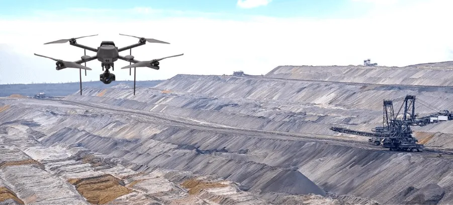 High-density LiDAR point cloud used for pit slope monitoring, geotechnical analysis, and mine surveying.
